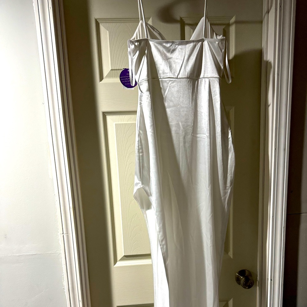 White Dress With Split Windsor - image 2